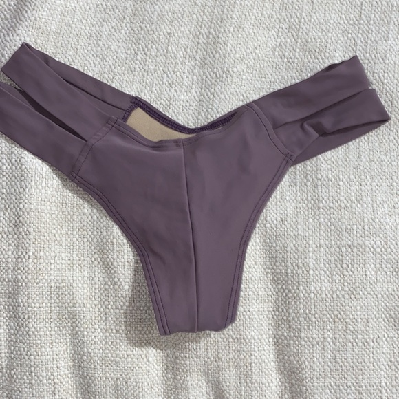 Bikini - Picture 4 of 4